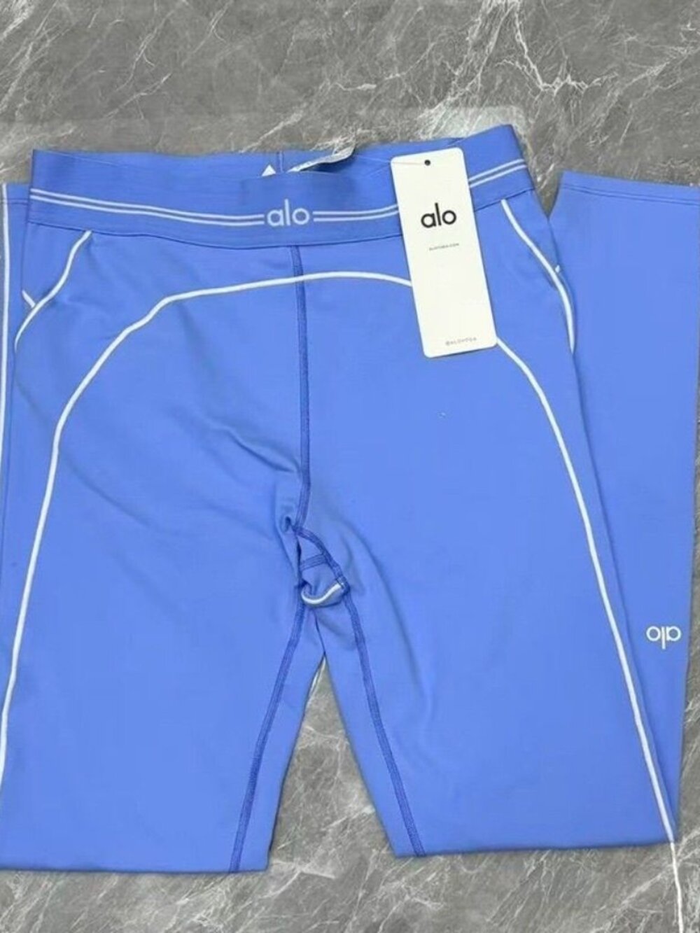 ALO Yoga Airline Women's Sports Bra and Leggings Set - Picture 8 of 8